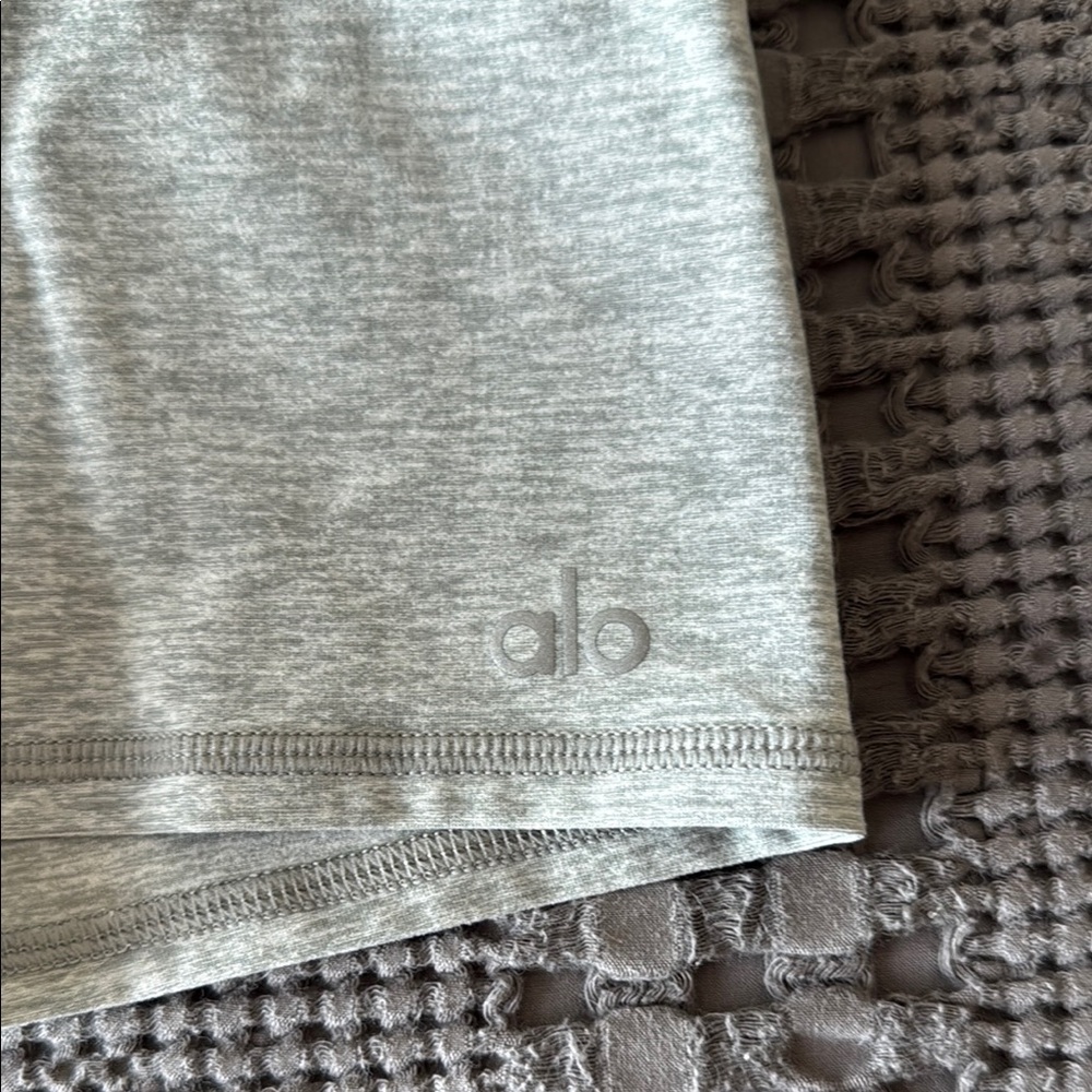 Alo shorts - Picture 2 of 4